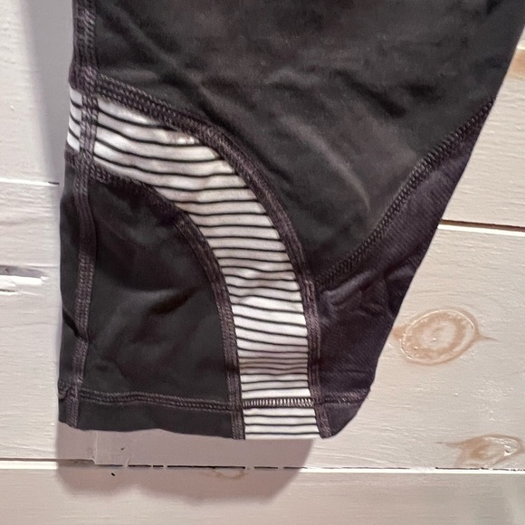 Lululemon Run: Inspire Crop Il Size 6 Grey, Striped Waistband no size tag, GUC - Picture 3 of 9
